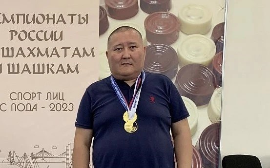 Мастер спорта Александр Халтагаров